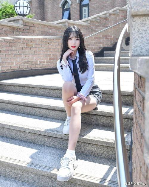 美女校服裸体在线视频