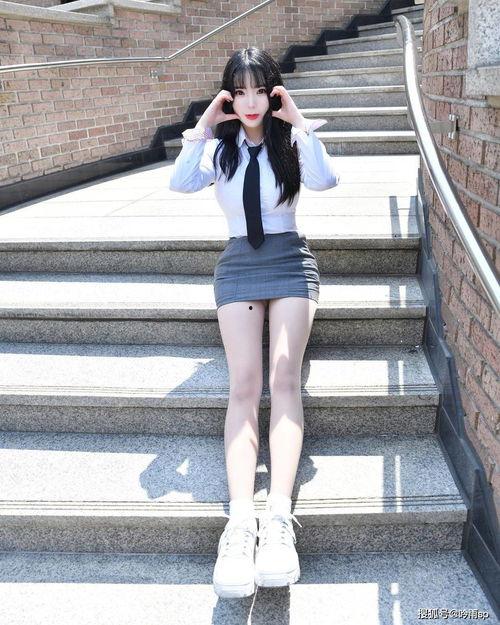 美女校服裸体在线视频